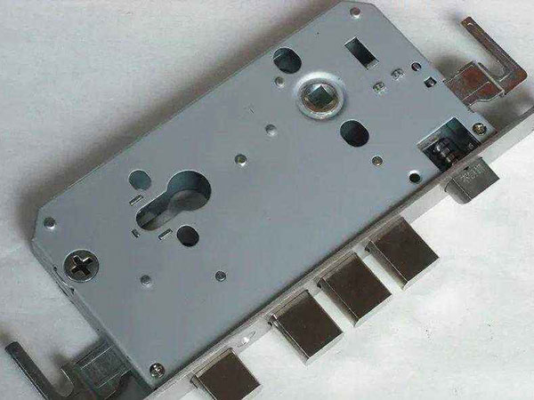 安新24小时上门开锁公司